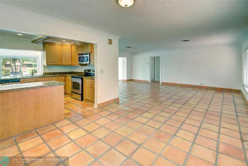  Single Family Homes Photo 21: 911 SE 11th St  Deerfield Beach,  FL 33441