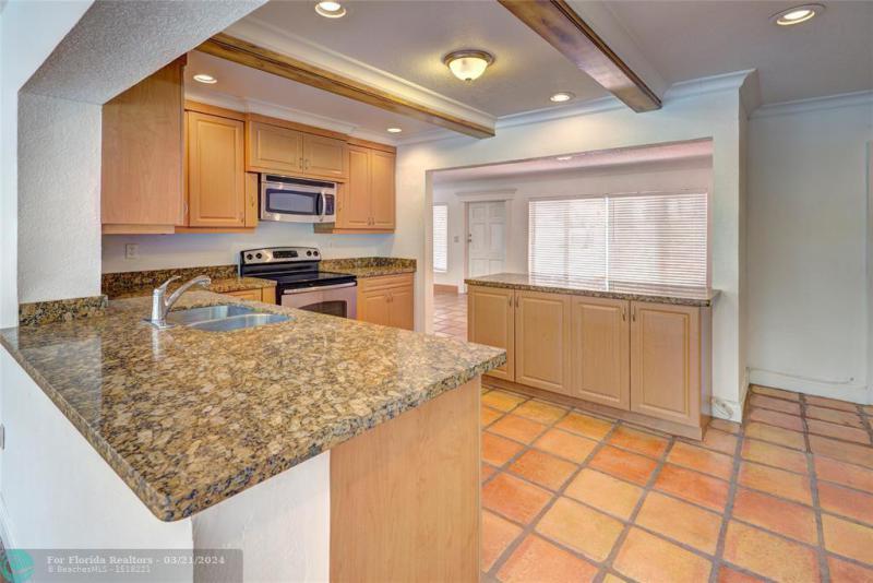  Single Family Homes Photo 24: 911 SE 11th St  Deerfield Beach,  FL 33441