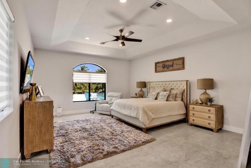  Single Family Homes Photo 10: 15701 SW 254th St  Homestead,  FL 33031