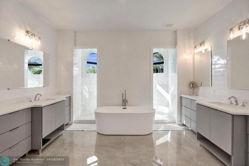  Single Family Homes Photo 11: 15701 SW 254th St  Homestead,  FL 33031