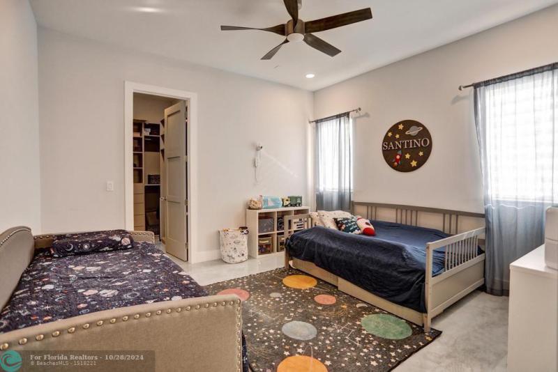  Single Family Homes Photo 12: 15701 SW 254th St  Homestead,  FL 33031