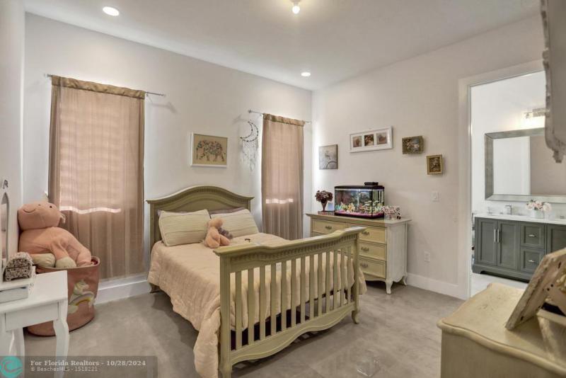  Single Family Homes Photo 15: 15701 SW 254th St  Homestead,  FL 33031