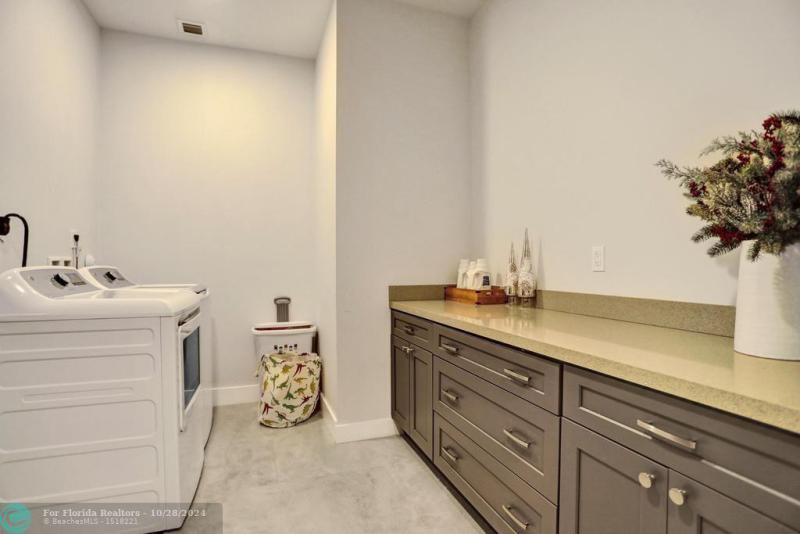  Single Family Homes Photo 18: 15701 SW 254th St  Homestead,  FL 33031