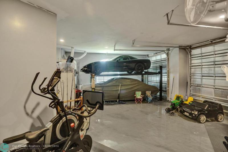  Single Family Homes Photo 19: 15701 SW 254th St  Homestead,  FL 33031