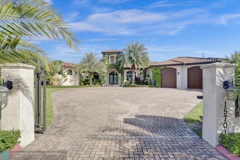  Single Family Homes Photo 2: 15701 SW 254th St  Homestead,  FL 33031