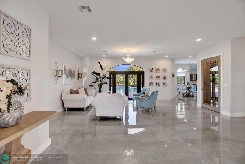  Single Family Homes Photo 3: 15701 SW 254th St  Homestead,  FL 33031