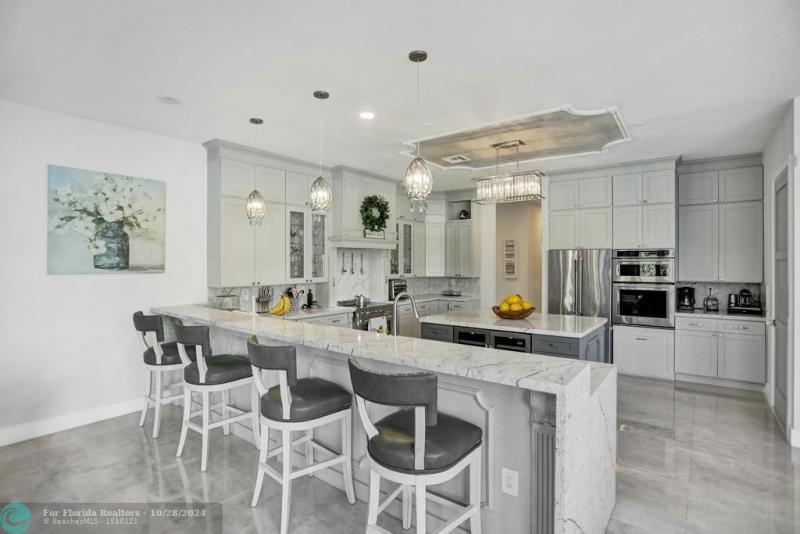  Single Family Homes Photo 6: 15701 SW 254th St  Homestead,  FL 33031