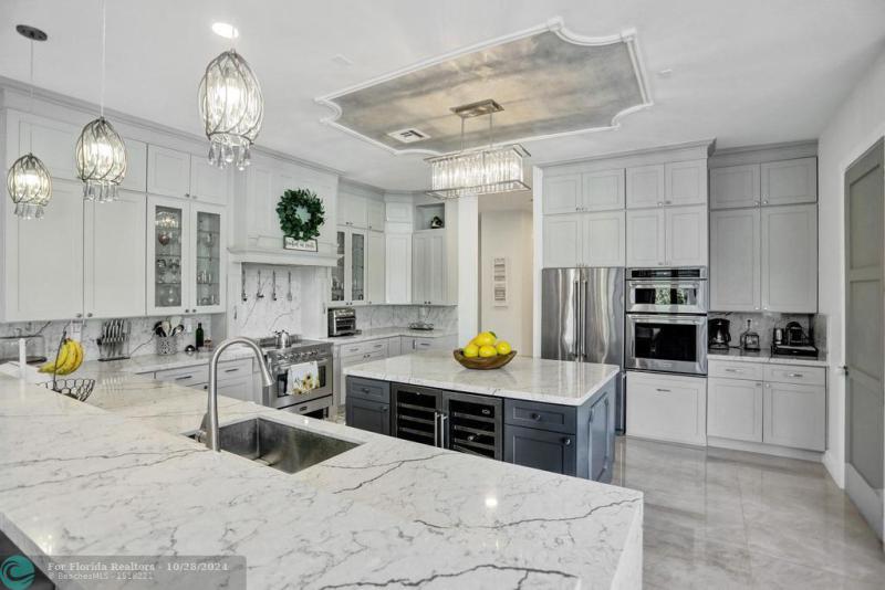  Single Family Homes Photo 7: 15701 SW 254th St  Homestead,  FL 33031