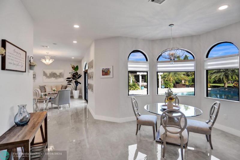  Single Family Homes Photo 8: 15701 SW 254th St  Homestead,  FL 33031