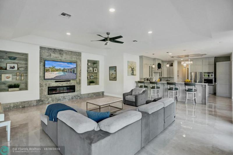  Single Family Homes Photo 9: 15701 SW 254th St  Homestead,  FL 33031