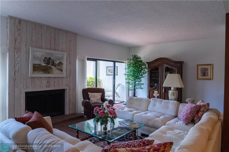  Condo & Townhome Photos