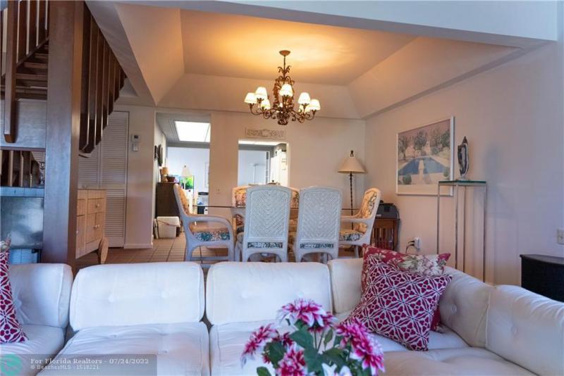  Condo & Townhome Photos
