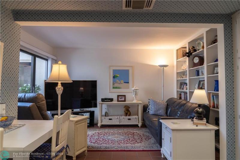  Condo & Townhome Photos