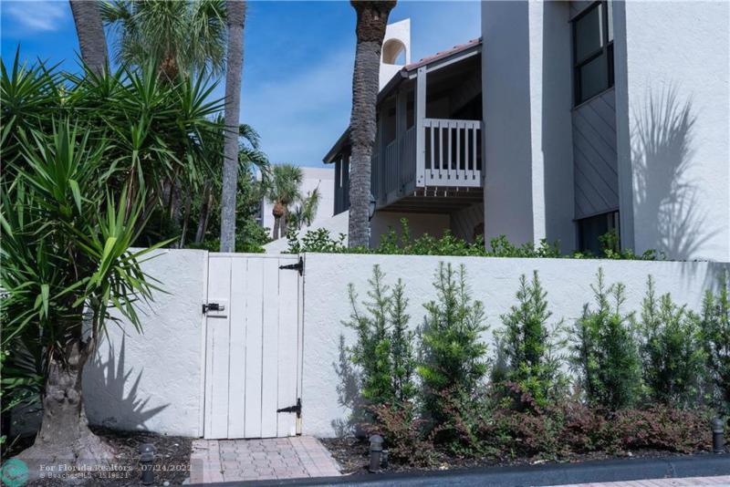  Condo & Townhome Photos