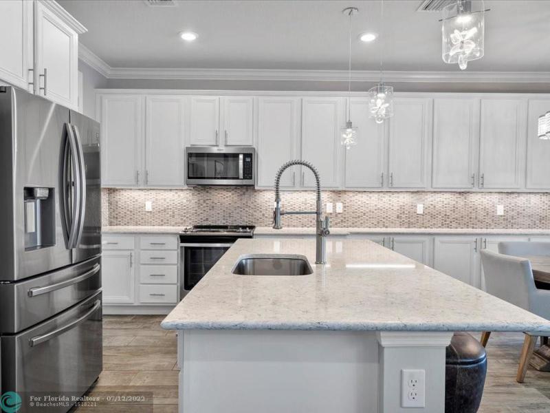  Condo & Townhome Photos
