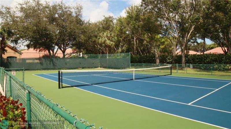  Condo & Townhome Photos