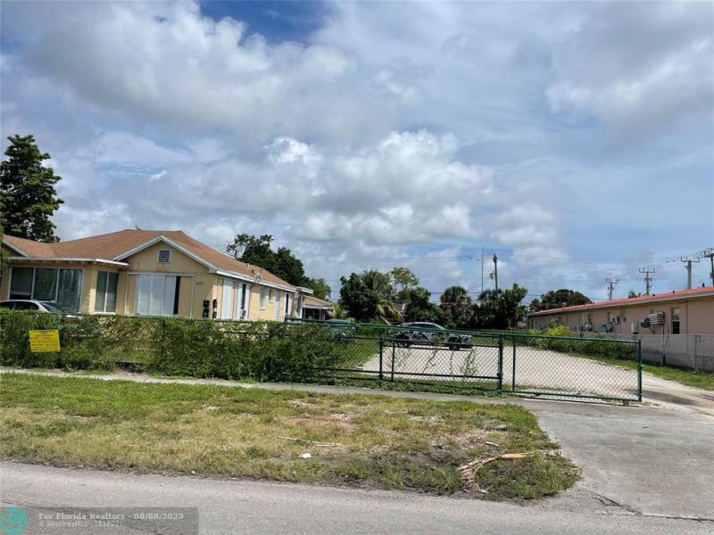  Commercial & Industrial Land Images 