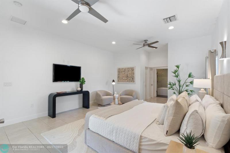  Single Family Homes Photo 10: 750 NW 37th St  Oakland Park,  FL 33309