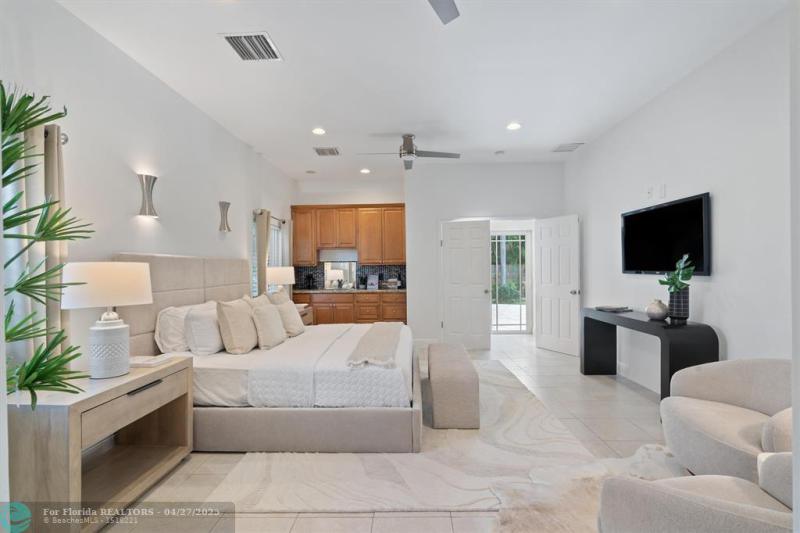  Single Family Homes Photo 11: 750 NW 37th St  Oakland Park,  FL 33309