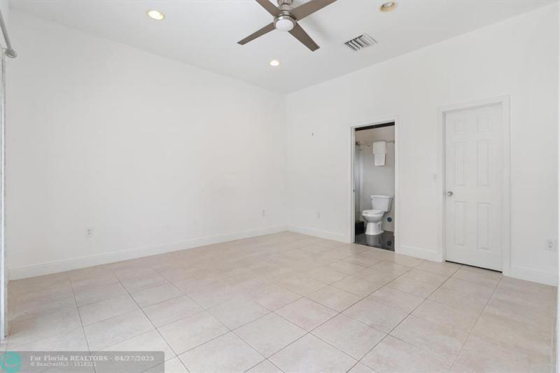  Single Family Homes Photo 14: 750 NW 37th St  Oakland Park,  FL 33309