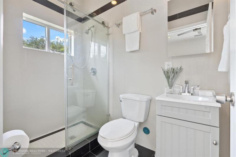  Single Family Homes Photo 16: 750 NW 37th St  Oakland Park,  FL 33309