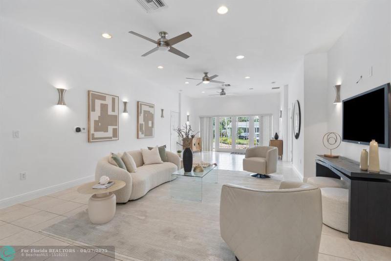  Single Family Homes Photo 5: 750 NW 37th St  Oakland Park,  FL 33309