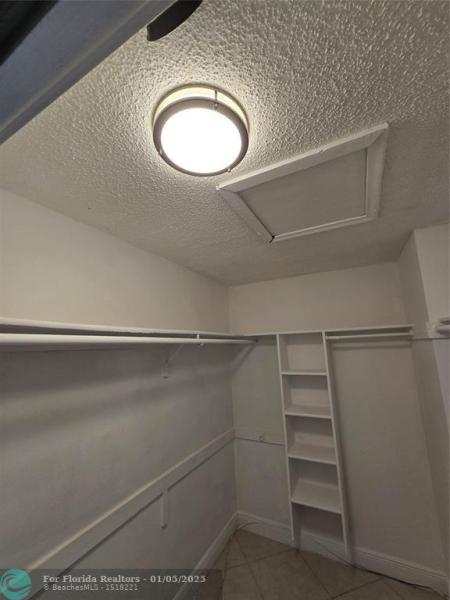  Single Family Homes Photo 11: 11821 NW 30th Pl  Sunrise,  FL 33323