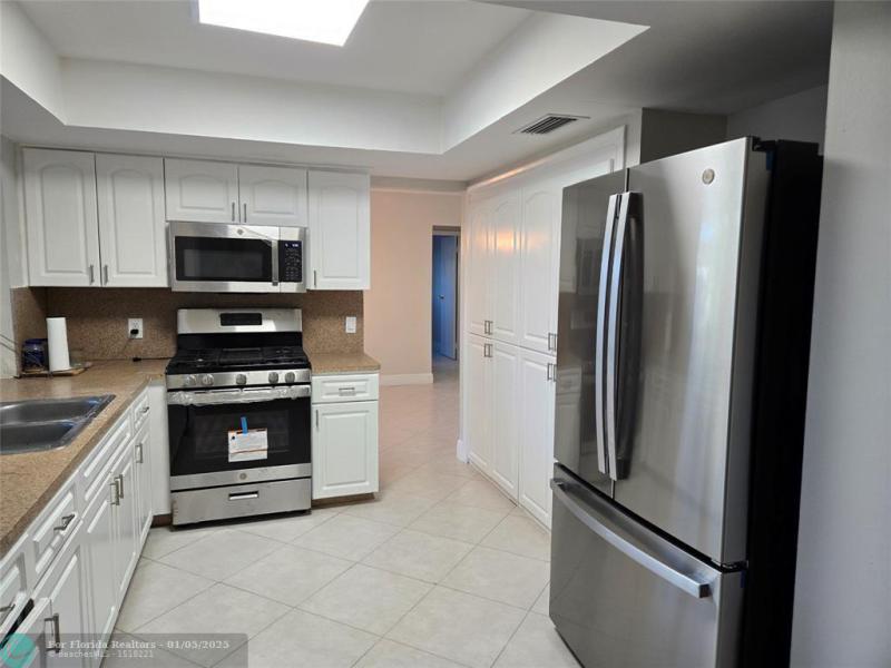  Single Family Homes Photo 5: 11821 NW 30th Pl  Sunrise,  FL 33323