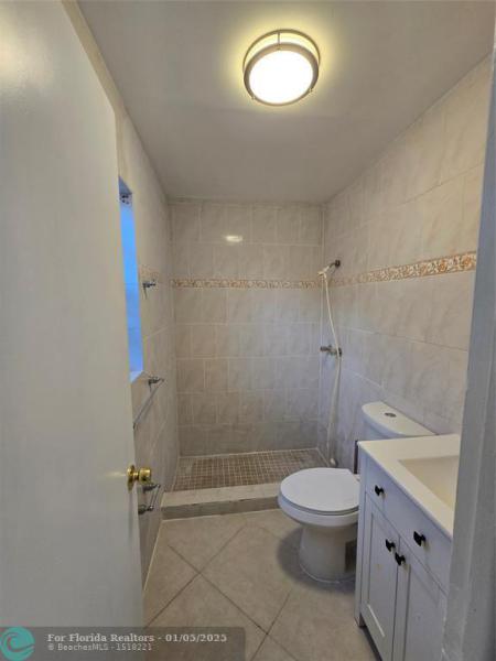  Single Family Homes Photo 9: 11821 NW 30th Pl  Sunrise,  FL 33323