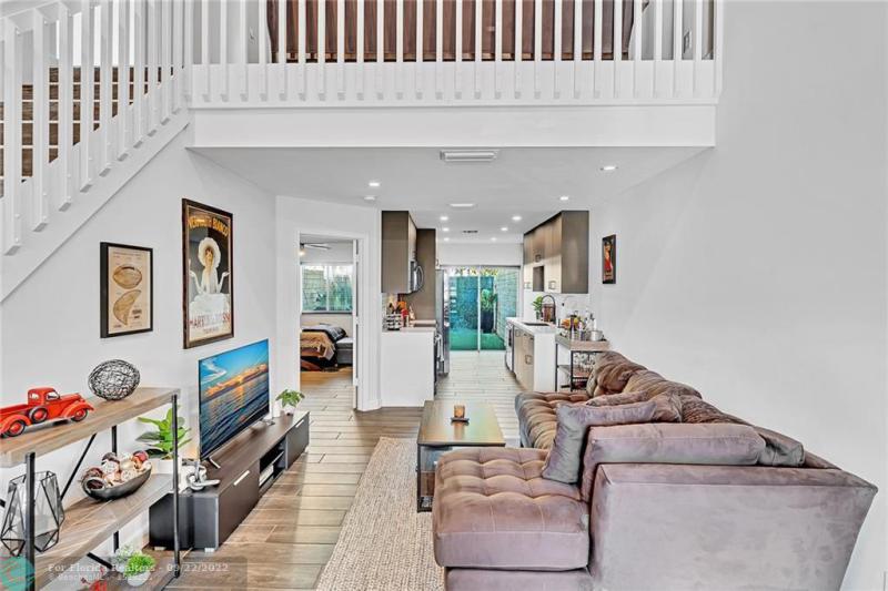  Condo & Townhome Photos
