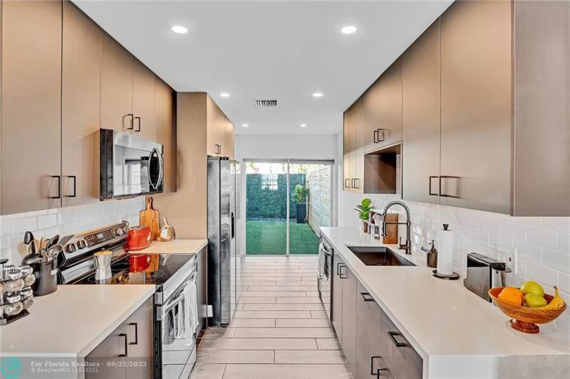  Condo & Townhome Photos