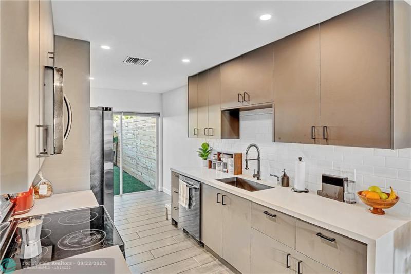  Condo & Townhome Photos