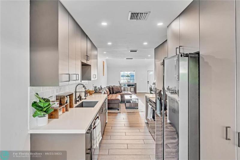  Condo & Townhome Photos