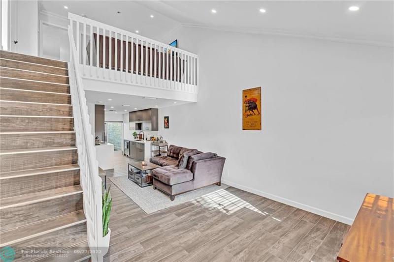  Condo & Townhome Photos