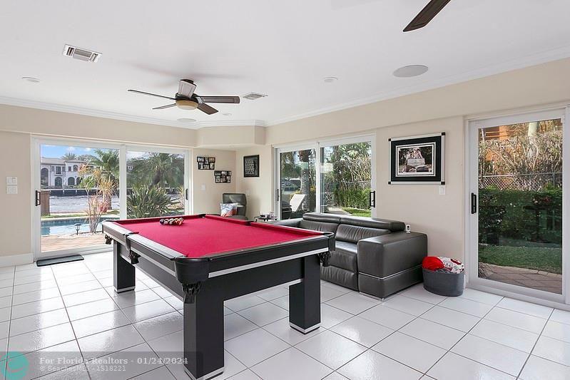  Single Family Homes Photo 19: 1911 Blue Water Terrace S  Lauderdale By The Sea,  FL 33062