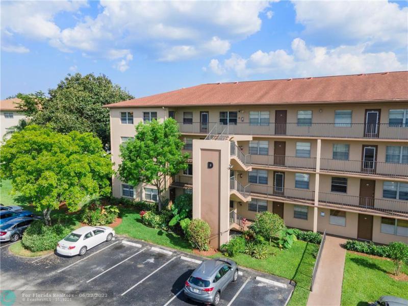  Condo & Townhome Photos
