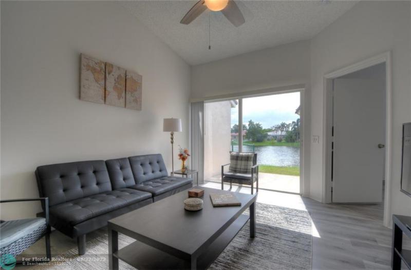 Condo & Townhome Photos