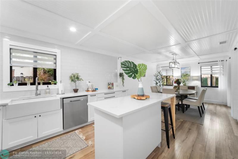  Single Family Homes Photo 10: 1328 SW 151st Way  Sunrise,  FL 33326