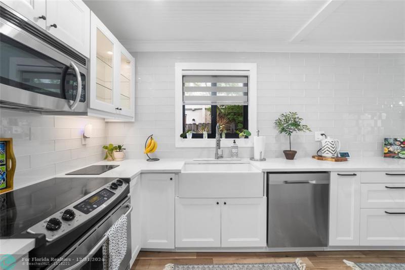  Single Family Homes Photo 11: 1328 SW 151st Way  Sunrise,  FL 33326