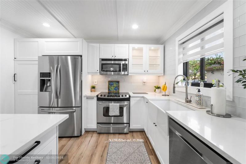  Single Family Homes Photo 13: 1328 SW 151st Way  Sunrise,  FL 33326