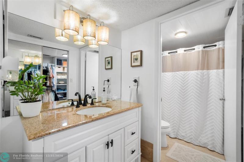  Single Family Homes Photo 22: 1328 SW 151st Way  Sunrise,  FL 33326