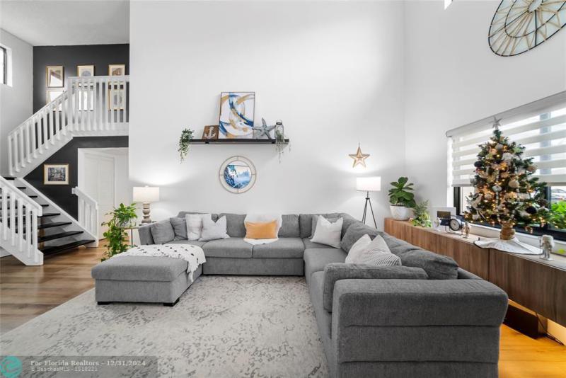  Single Family Homes Photo 3: 1328 SW 151st Way  Sunrise,  FL 33326