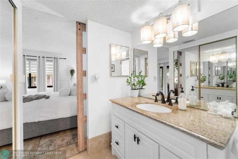  Single Family Homes Photo 37: 1328 SW 151st Way  Sunrise,  FL 33326