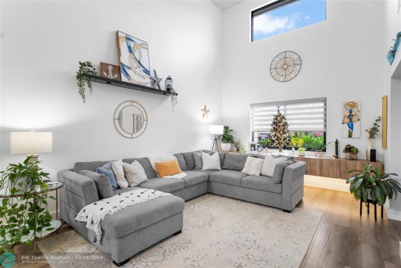  Single Family Homes Photo 8: 1328 SW 151st Way  Sunrise,  FL 33326