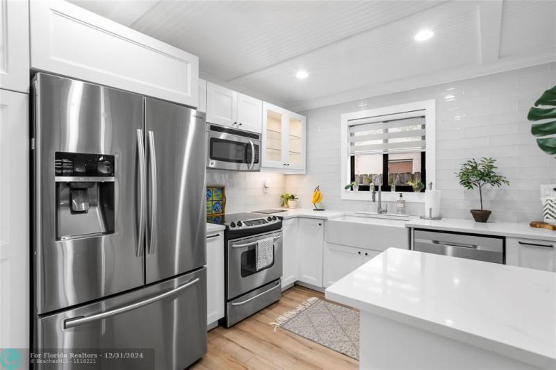  Single Family Homes Photo 9: 1328 SW 151st Way  Sunrise,  FL 33326