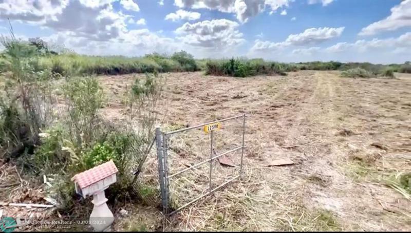  Commercial & Industrial Land Images 