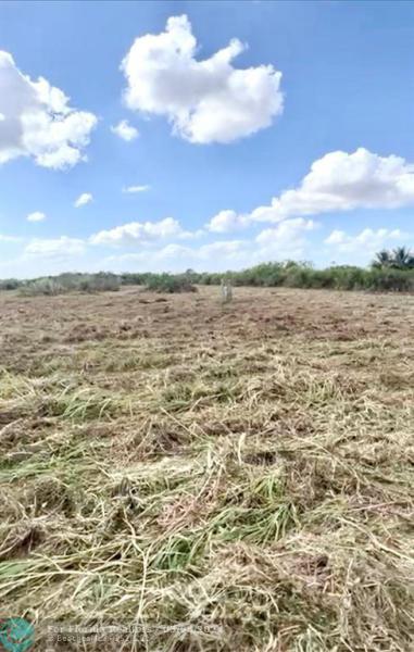  Commercial & Industrial Land Images 