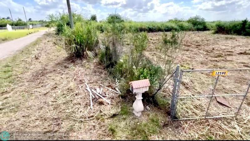  Commercial & Industrial Land Images 