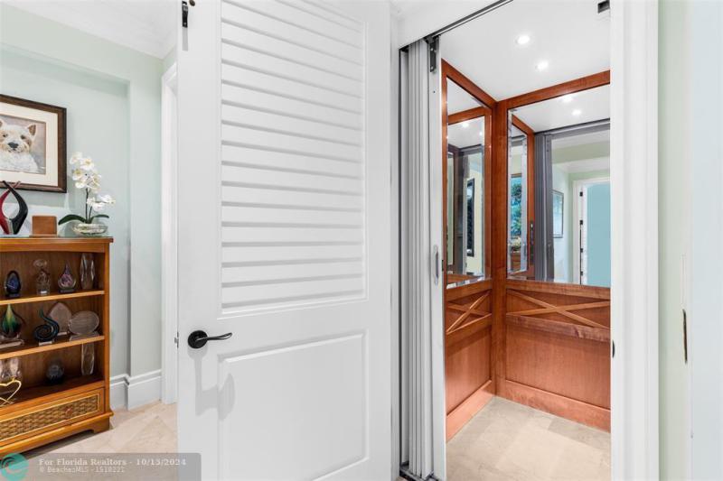  Single Family Homes Photo 14: 1739 SE 11th St  Fort Lauderdale,  FL 33316