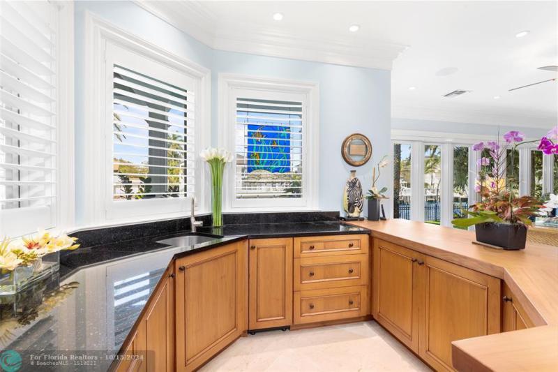  Single Family Homes Photo 16: 1739 SE 11th St  Fort Lauderdale,  FL 33316